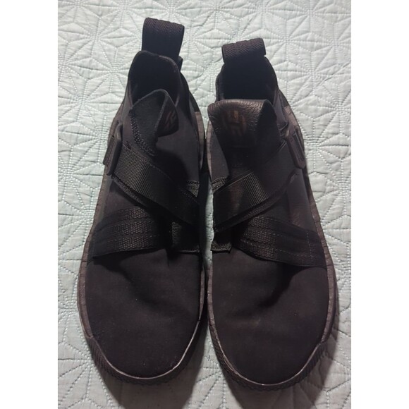 Athletic_Shoes